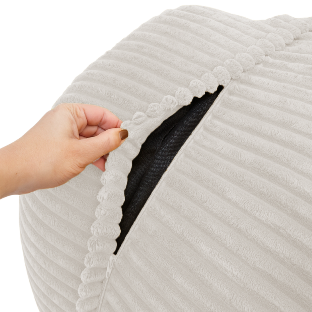 Gros plan sur la housse du pouf XXL en velours côtelé, fermeture éclair pour le déhoussage.