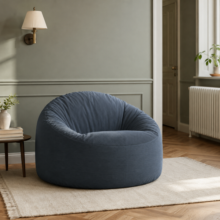 Pouf rond en velours côtelé bleu nuit, vue en intérieur